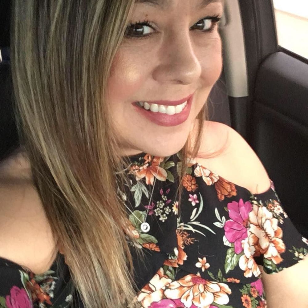 Meet your Posher, Elishia